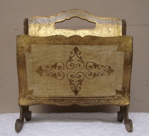 LOVLEY VINTAGE ITALIAN MAGAZINE STAND